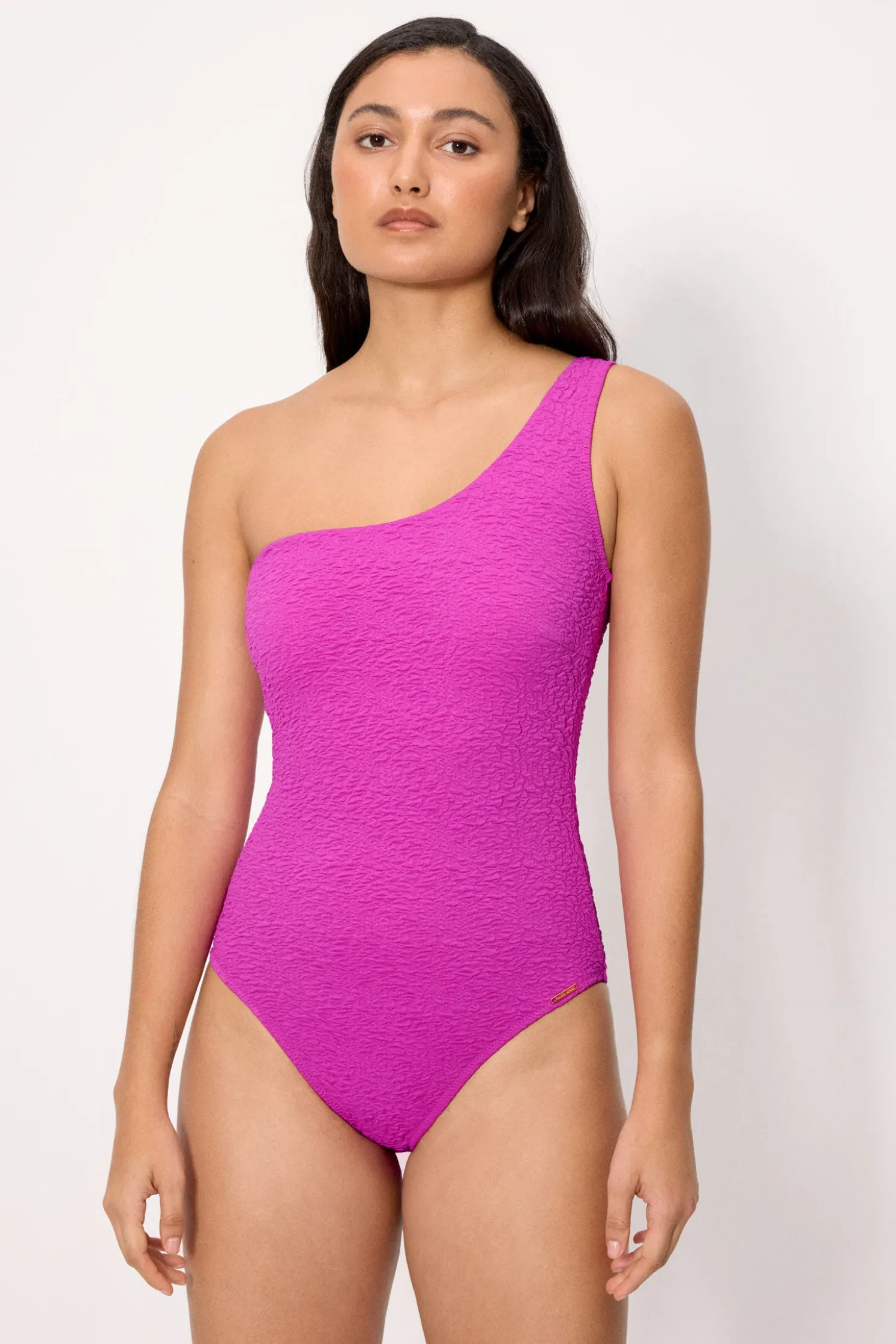 Bañador asimétrico con textura lila copa B