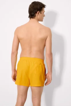 Bañador corto básico amarillo Sockarrats
