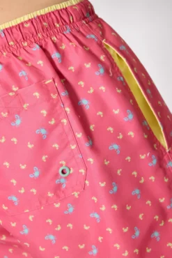 Bañador corto estampado cangrejos rosa