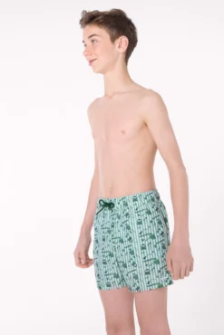 Bañador juvenil corto estampado rayas y motivos veraniegos verde