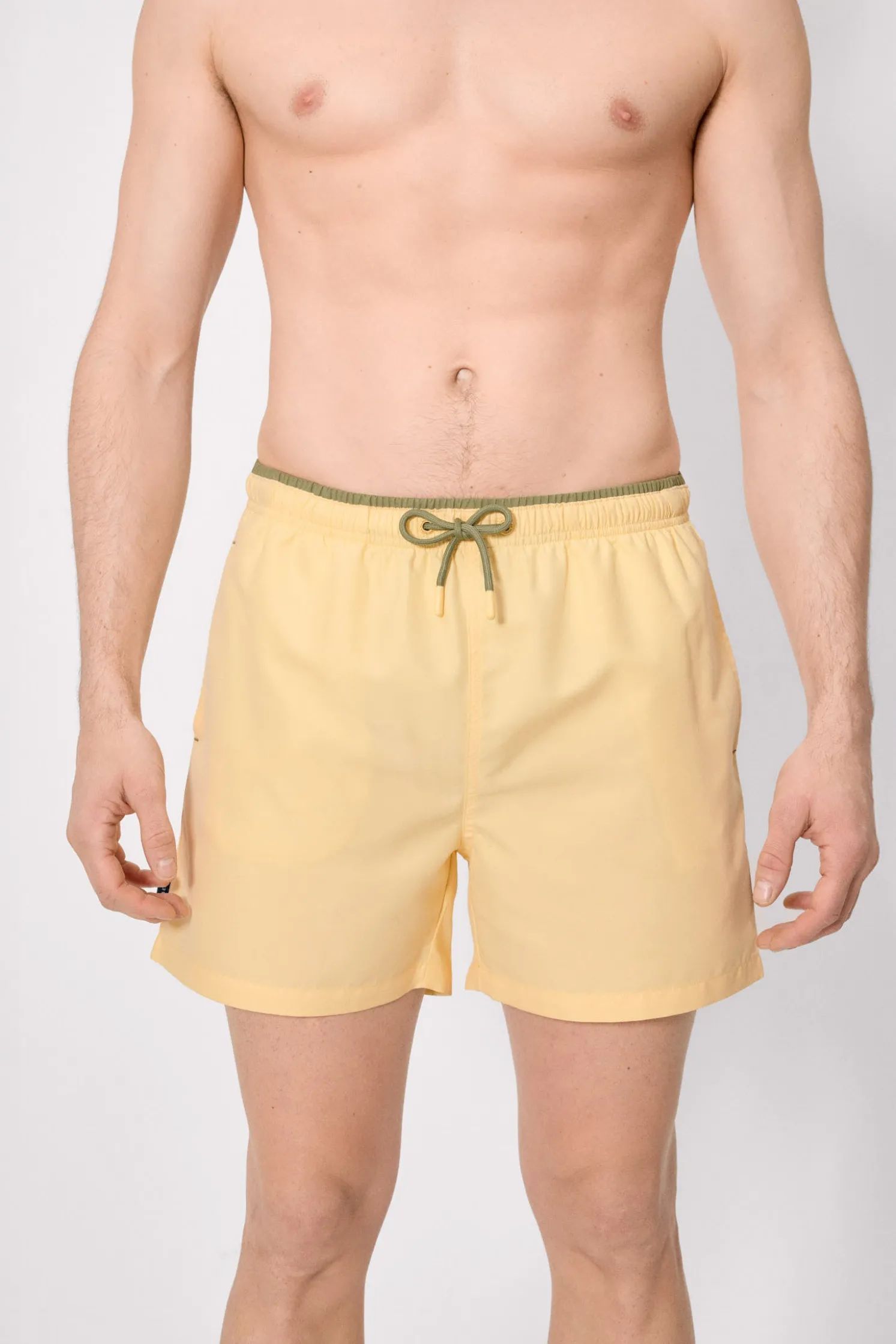 Bañador medio básico amarillo