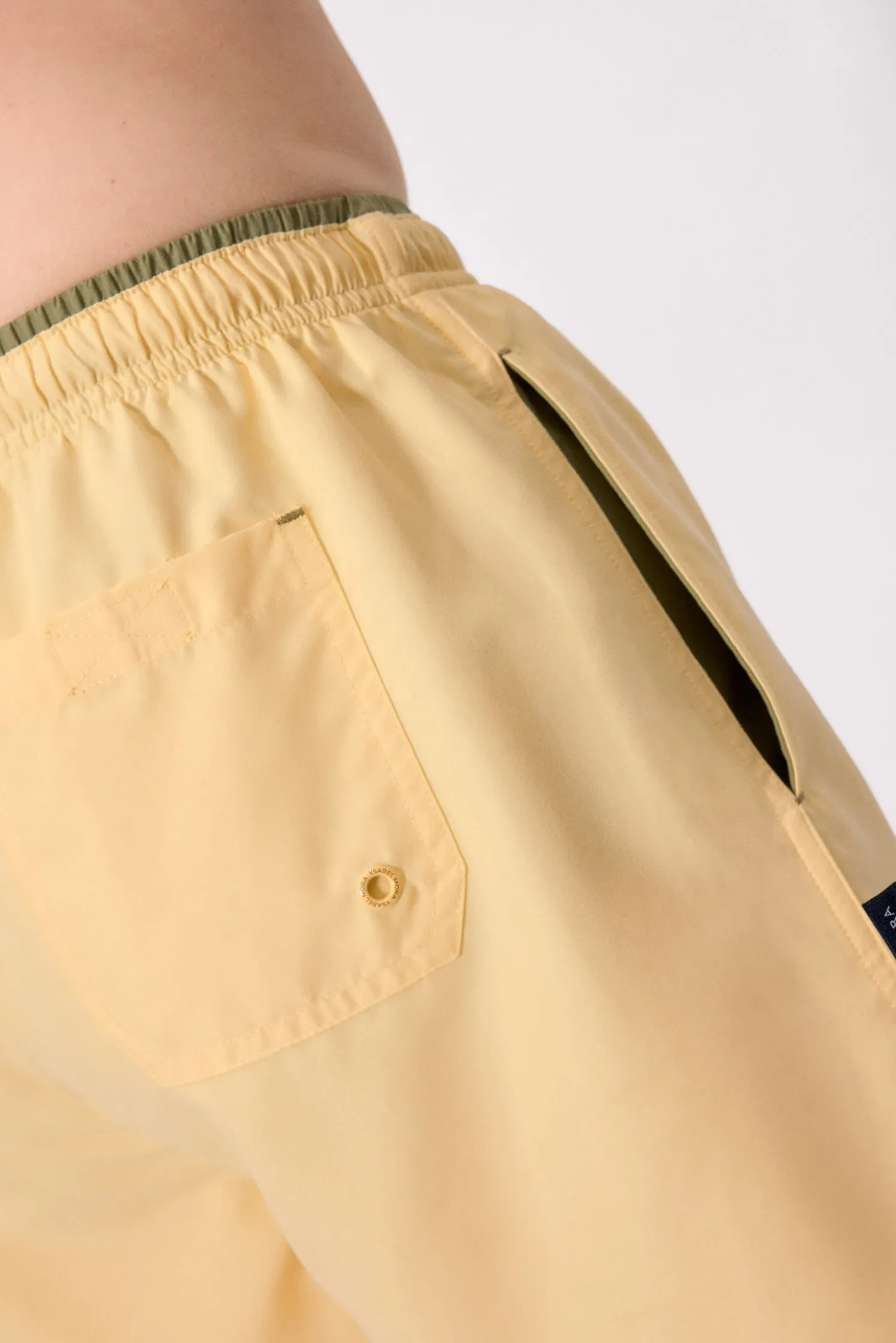 Bañador medio básico amarillo