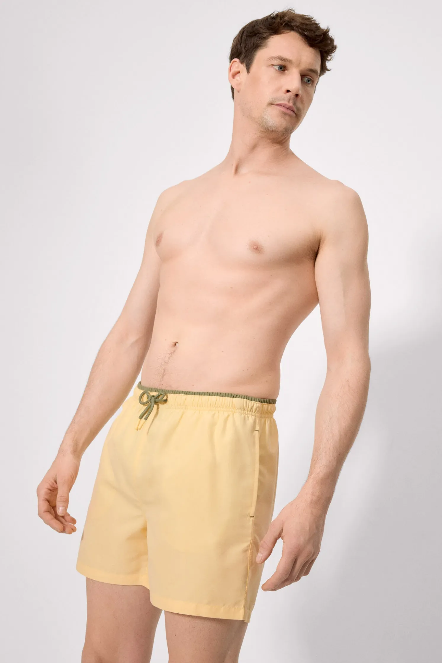 Bañador medio básico amarillo