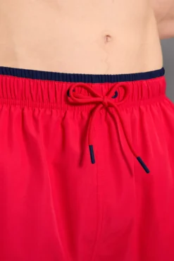 Bañador medio detalle cintura rojo