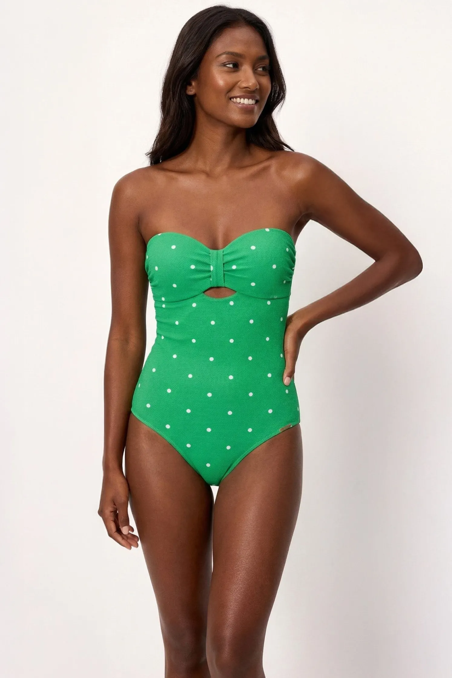 Bañador moldeador bandeau con aro piqué lunares verde copa B