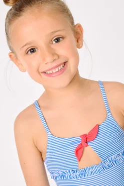Bañador niña detalle lazo y volantes estampado rayas