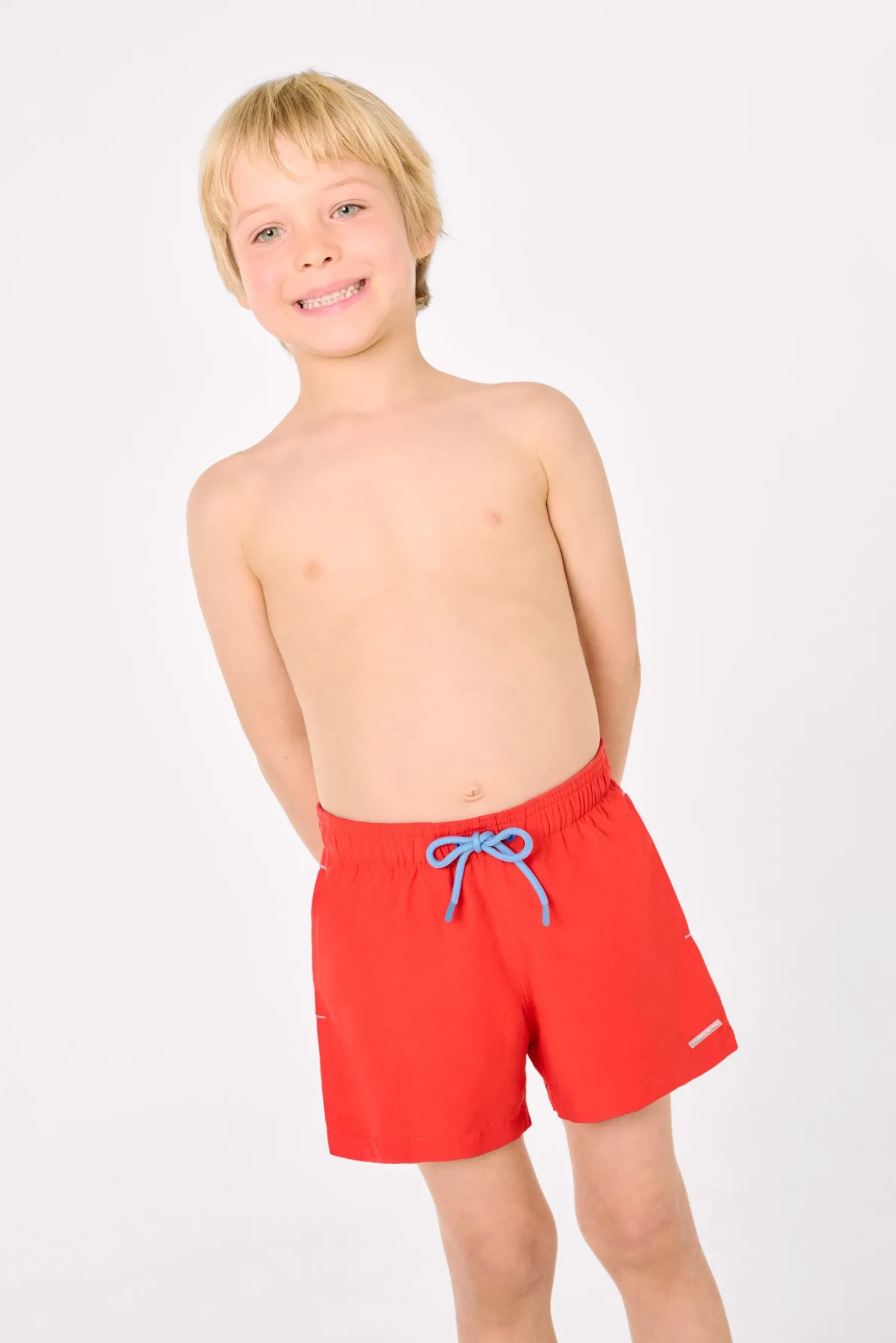 Bañador niño corto forro contraste rojo