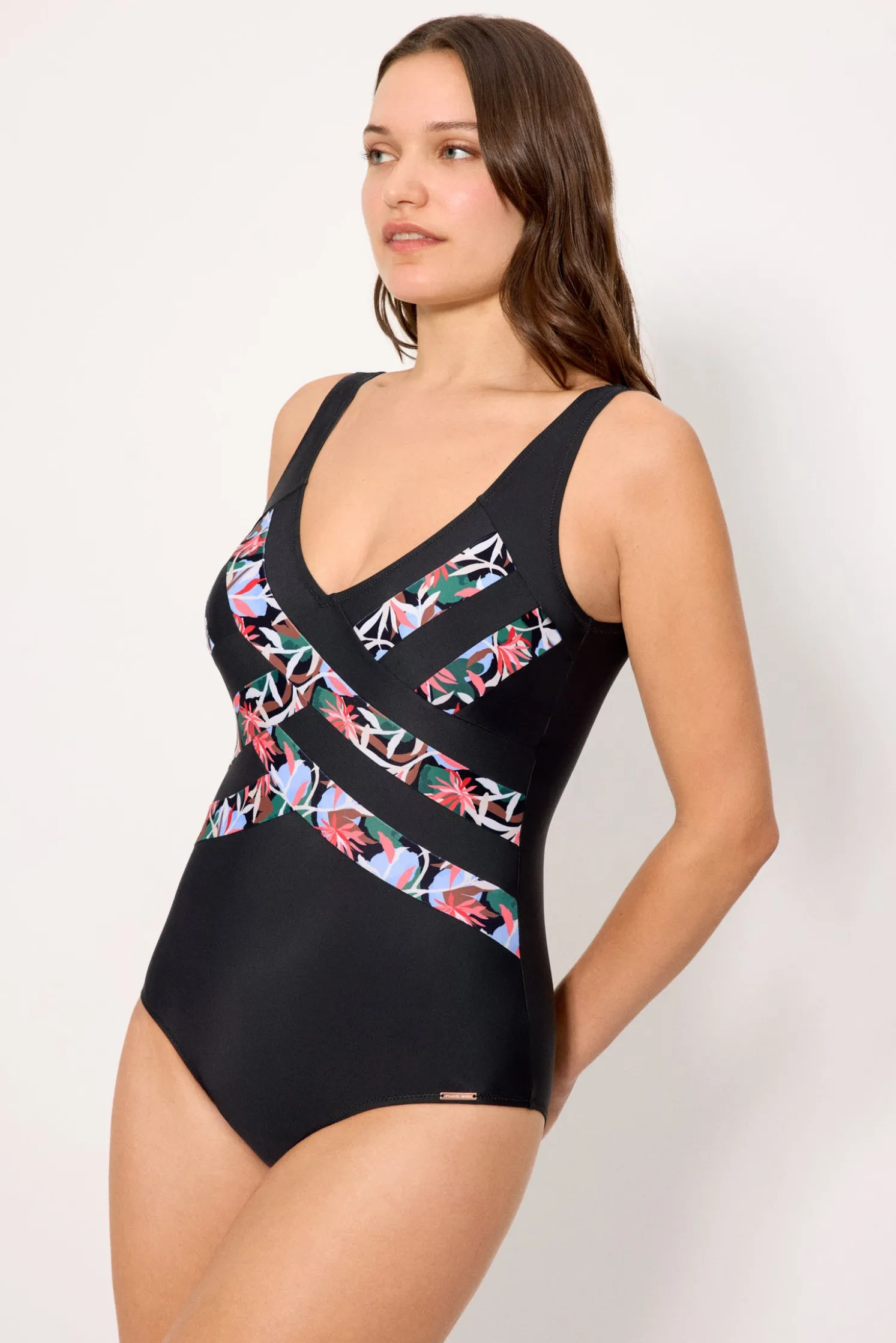 Bañador reductor negro líneas estampado tropical copa C