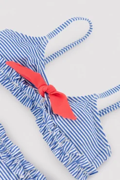 Bikini niña detalle lazo y fruncidos estampado rayas