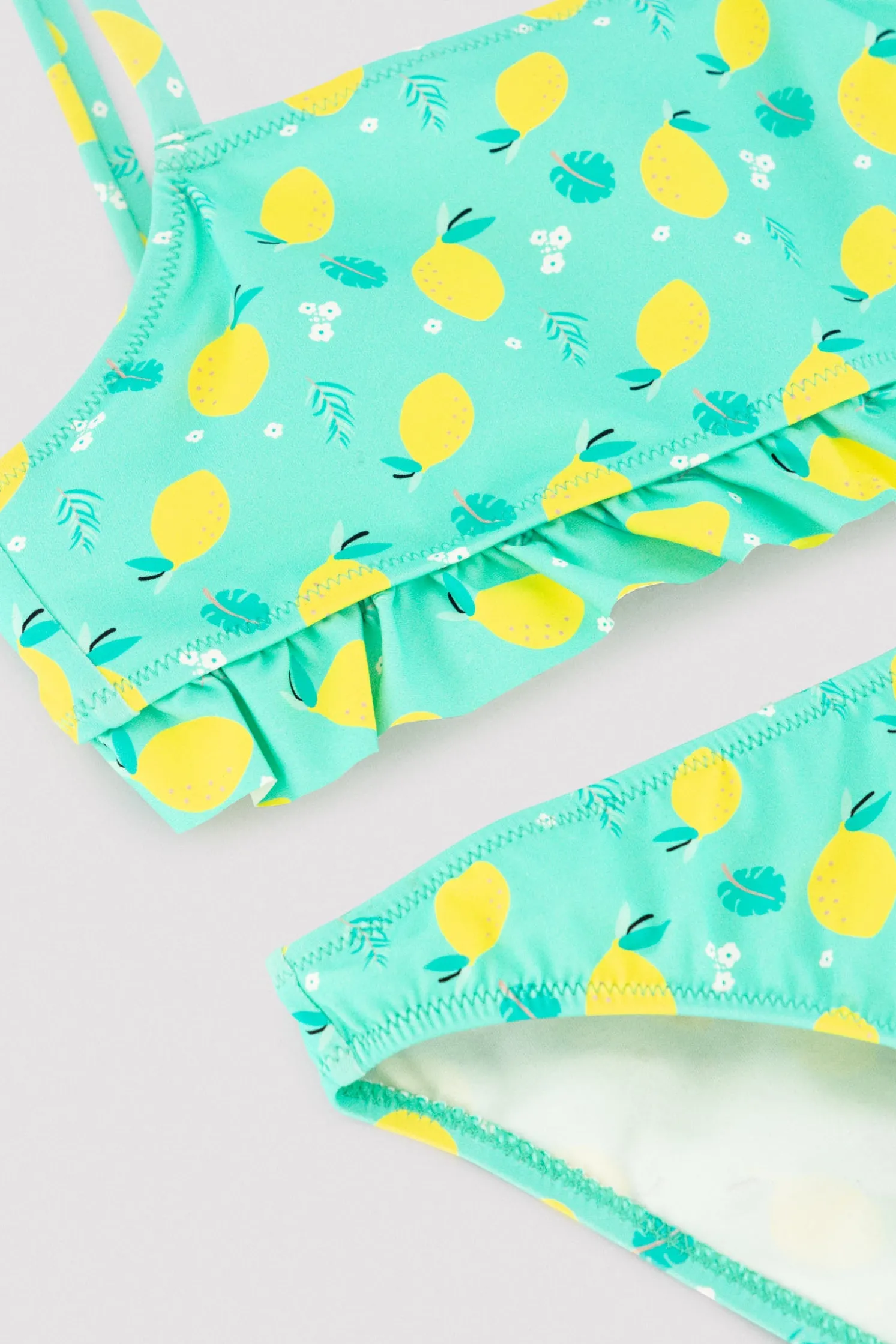 Bikini niña detalle volante estampado limones