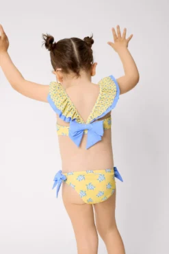 Bikini niña detalle volante y lazos estampado tortugas amarillo