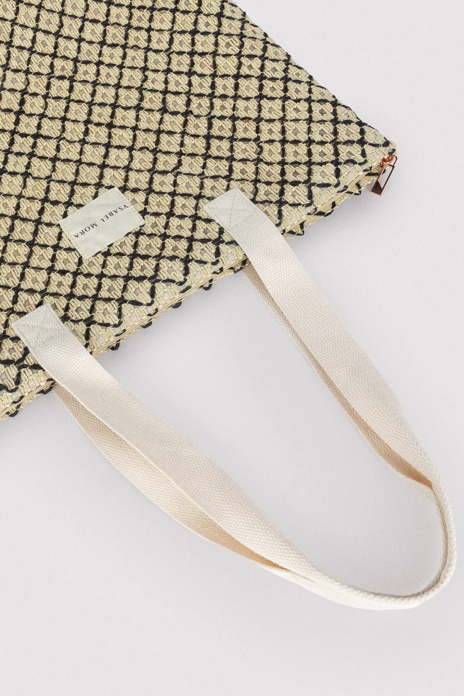 Bolso de playa de rafia beige y negro