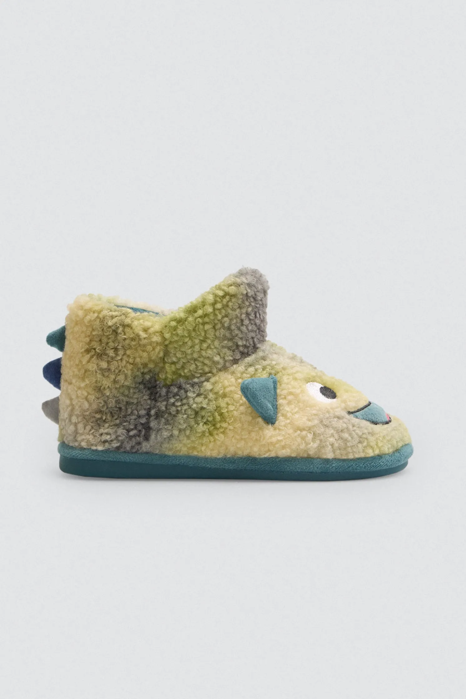 Botas de casa infantiles monstruo con detalles 3D