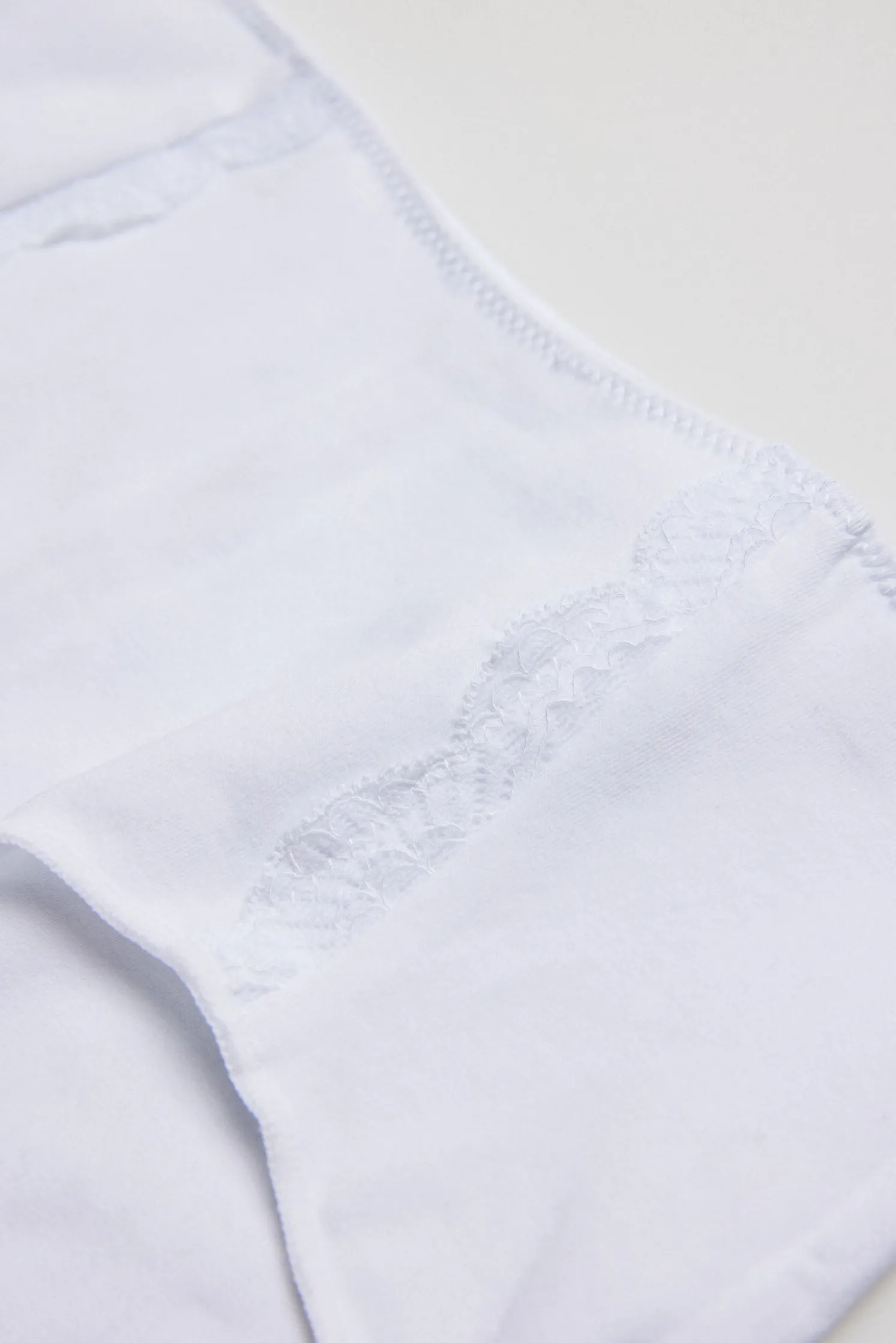 Braga alta algodón con detalles blanco