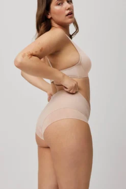 Braga alta con tul nude