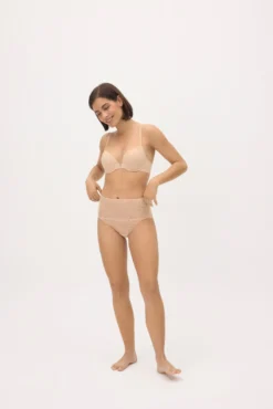 Braga alta encaje nude