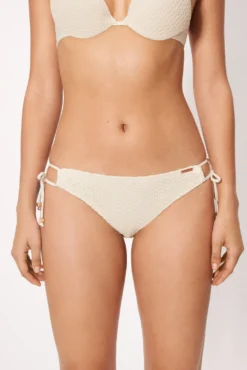 Braga bikini anudada tejido calado marfil