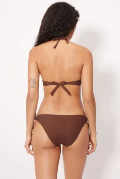 Braga bikini anudada tejido calado marrón
