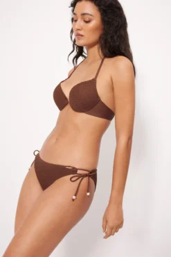 Braga bikini anudada tejido calado marrón