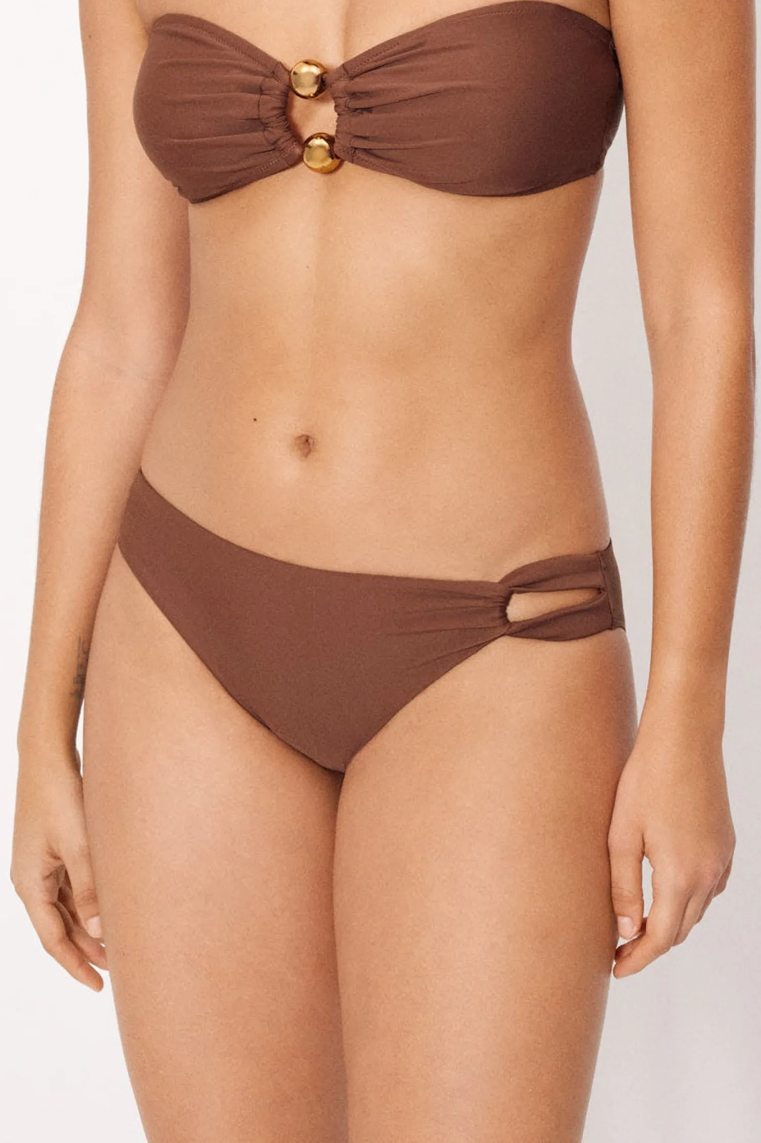 Braga bikini lisa detalle marrón