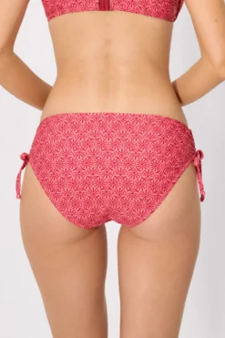 Braga bikini moldeadora midi flores rosa y rojo