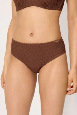 Braga bikini moldeadora midi tejido calado marrón