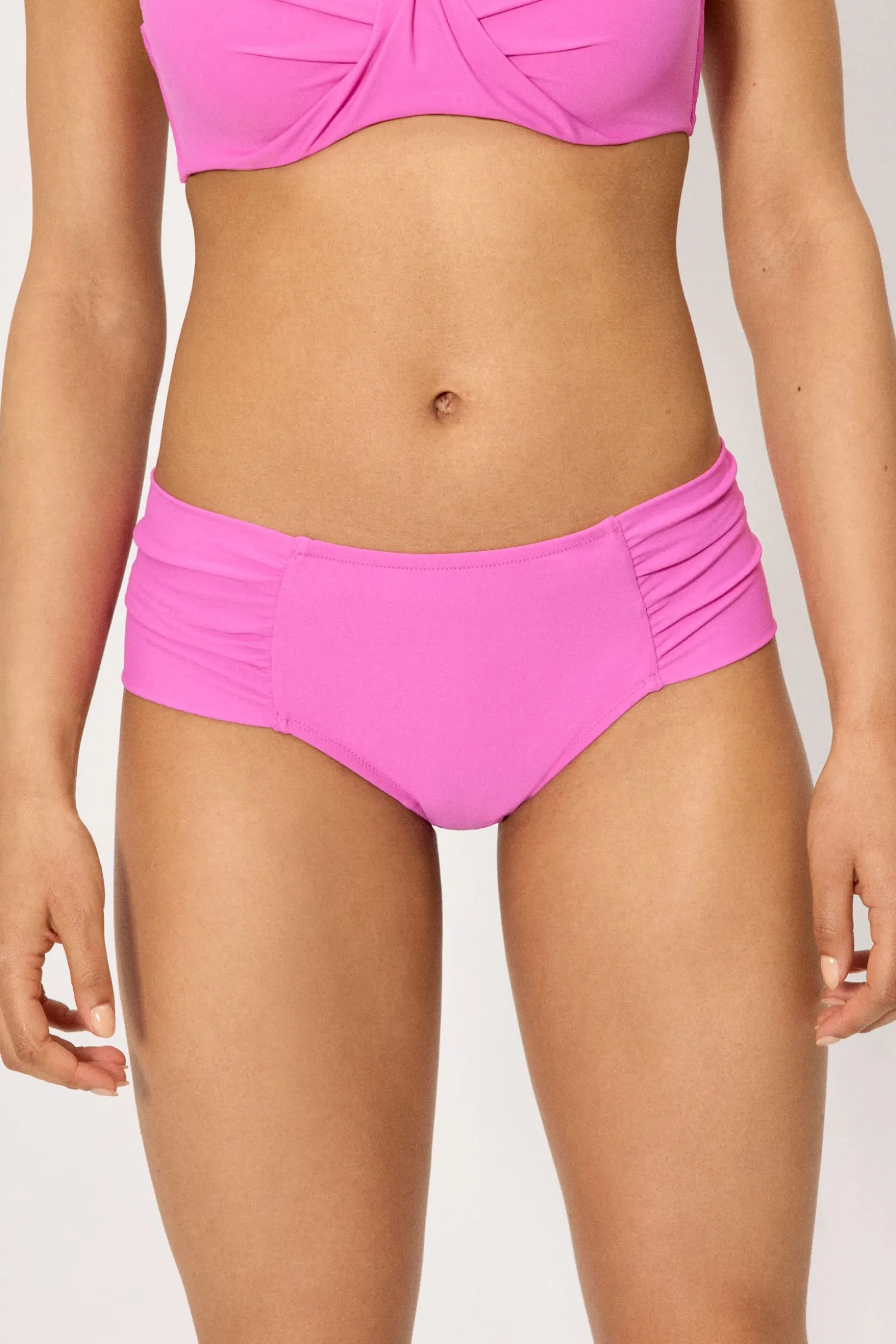 Braga bikini moldeadora midi rosa