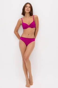 Braga brasileña encaje fucsia