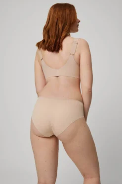 Braga de control con acabados invisibles nude