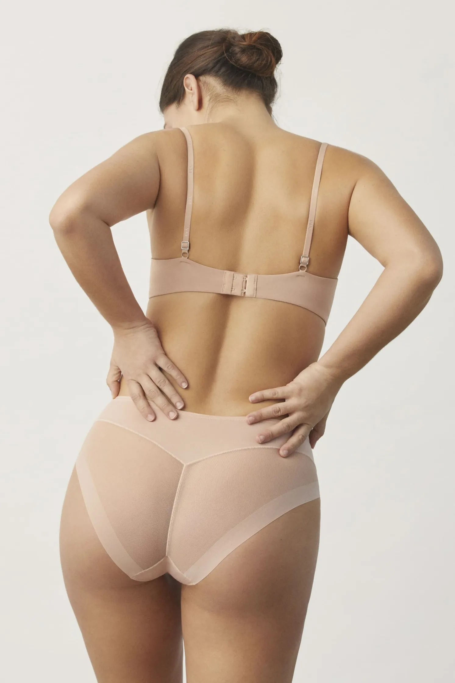 Braga de tul nude