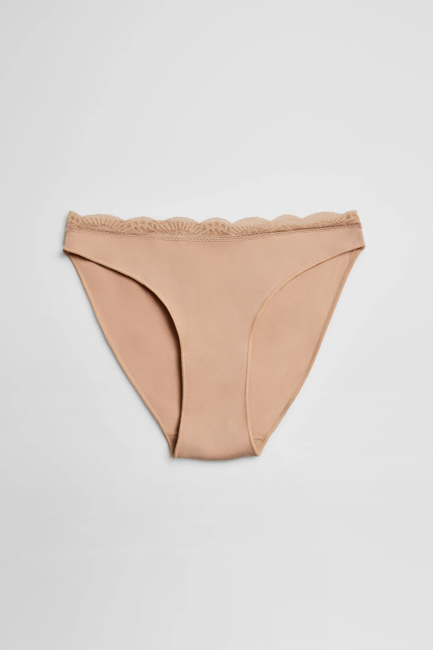 Braga lencera nude