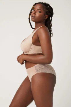 Braga midi invisible con encaje nude