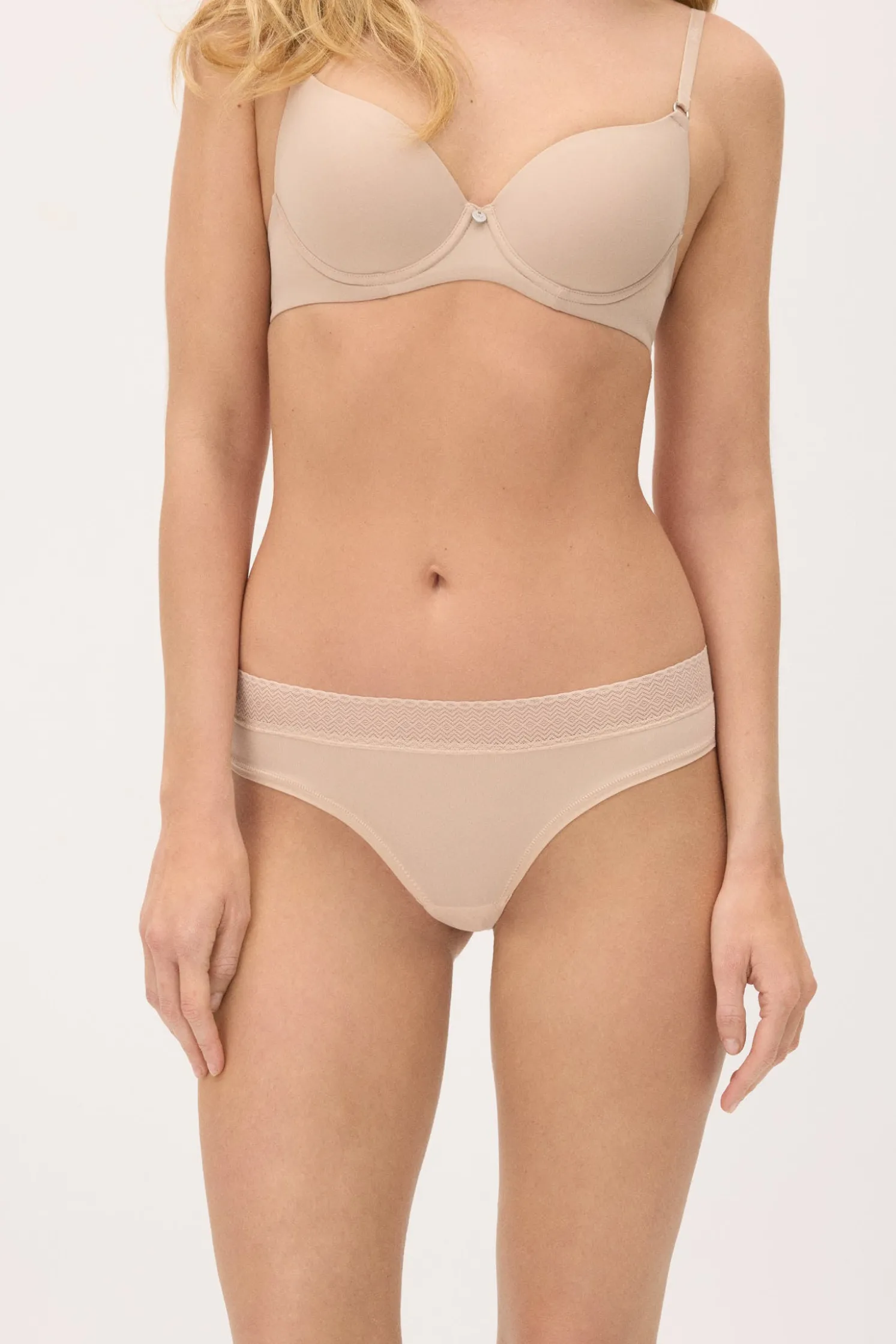 Braga mini adapt encaje con acabados invisibles nude