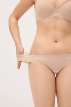 Braga mini adapt encaje con acabados invisibles nude