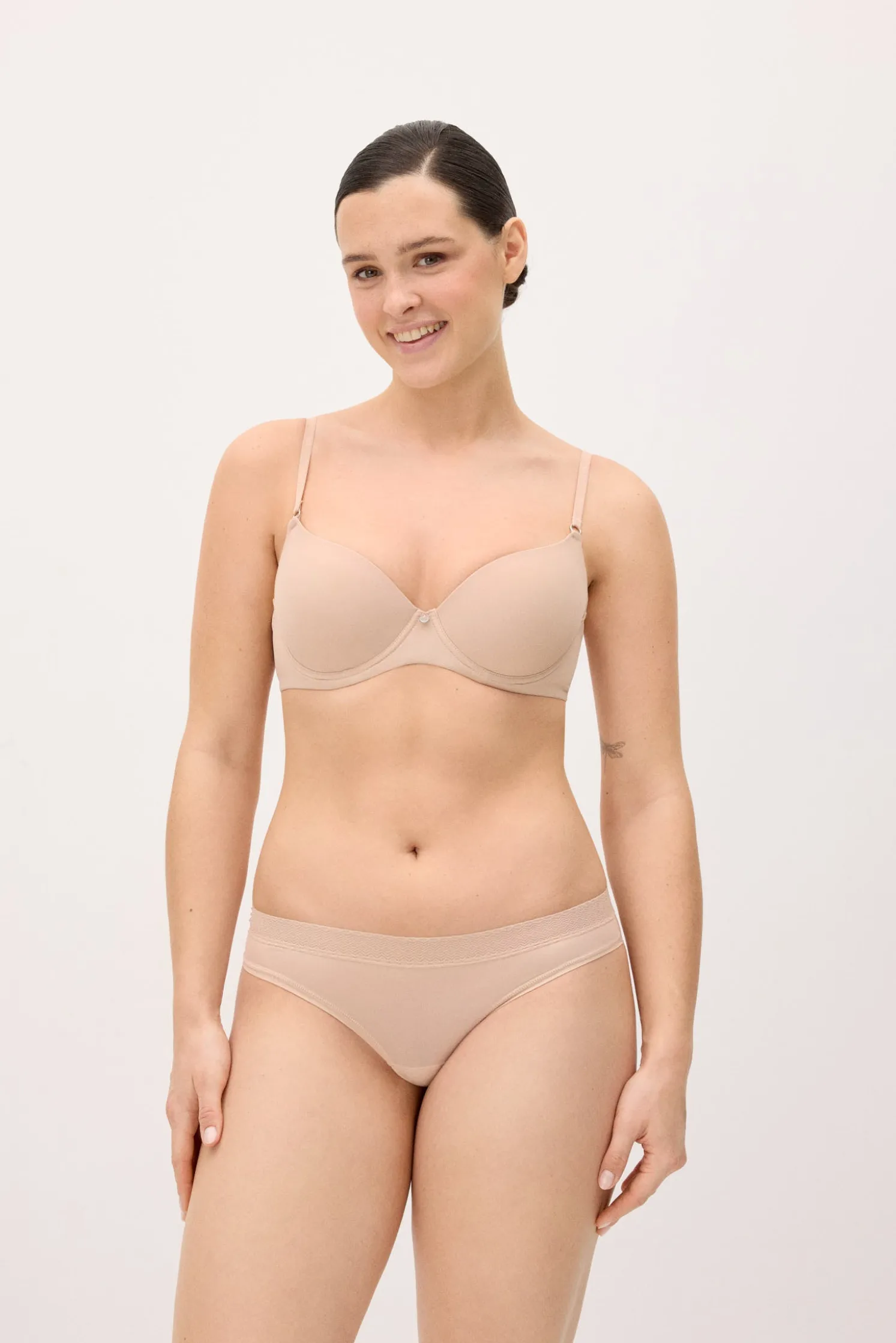 Braga mini adapt encaje con acabados invisibles nude