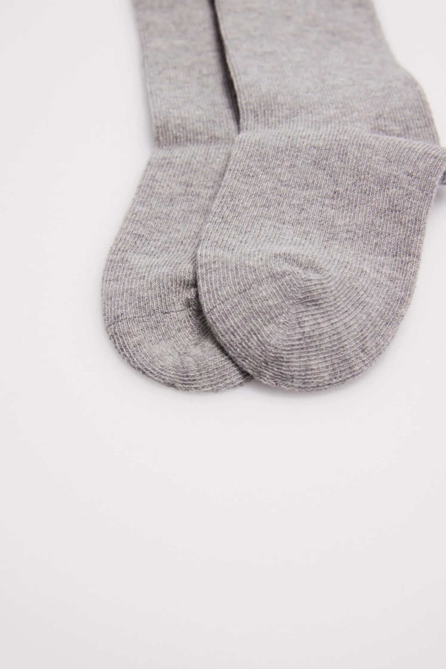 Calcetines bebé largos básicos gris