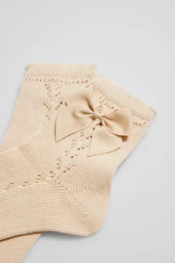 Calcetines calados infantiles beige
