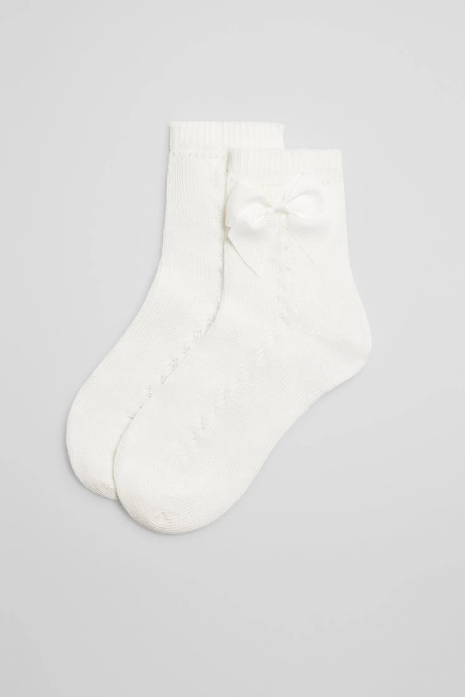 Calcetines calados infantiles marfil