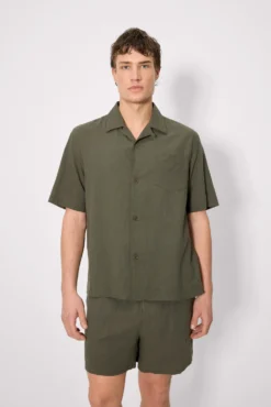 Camisa manga corta abotonada algodón verde botella