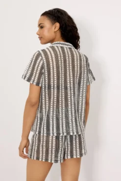 Camisa manga corta calada negra