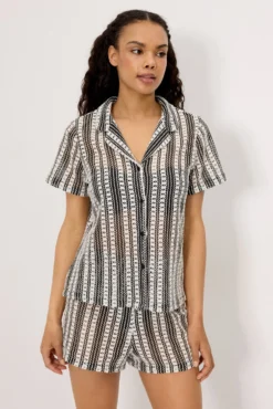 Camisa manga corta calada negra