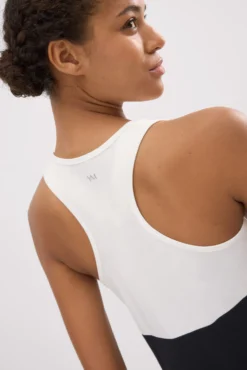 Camiseta deportiva tirantes nadadora blanca y negra