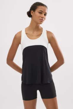 Camiseta deportiva tirantes nadadora blanca y negra