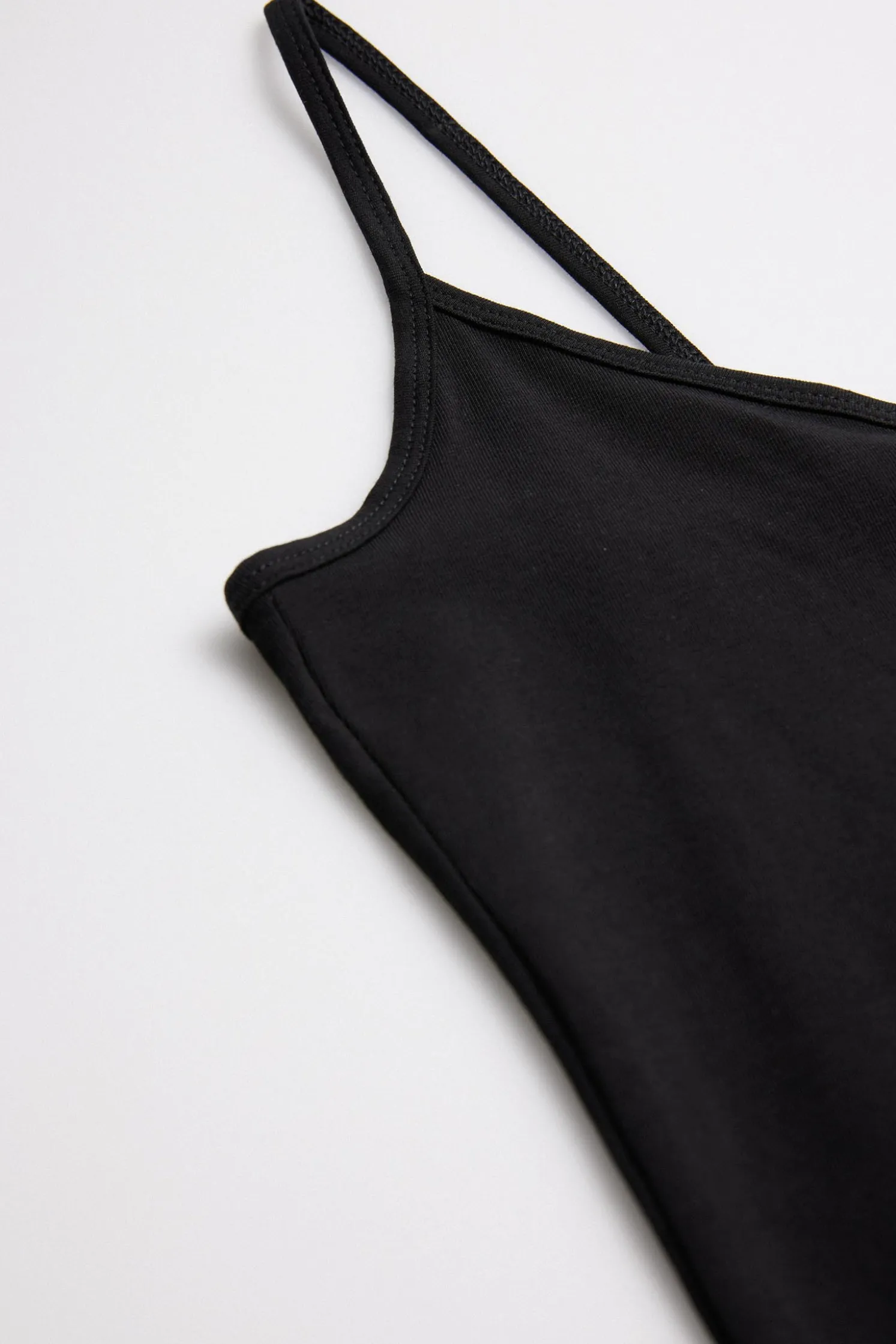Camiseta interior tirante fino algodón negro