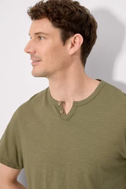 Camiseta manga corta básica cuello panadero verde