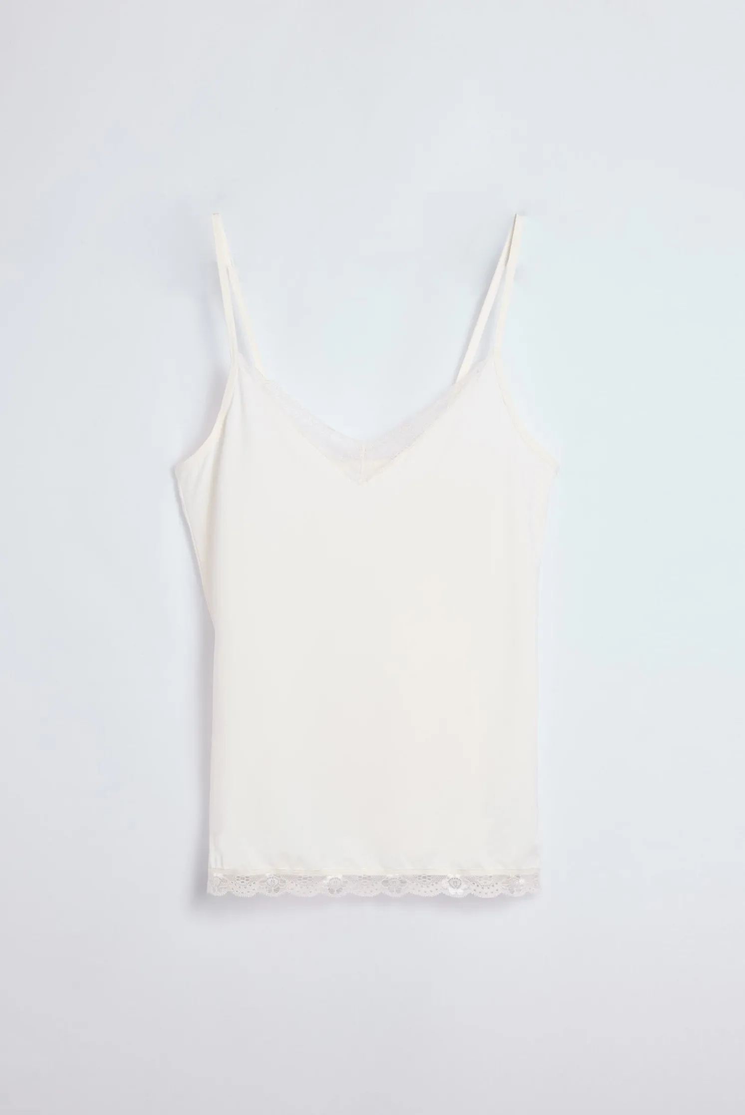 Camiseta tirantes detalle encaje marfil