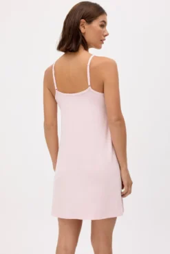 Camisón ligero de tirantes rosa
