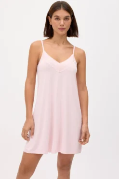 Camisón ligero de tirantes rosa