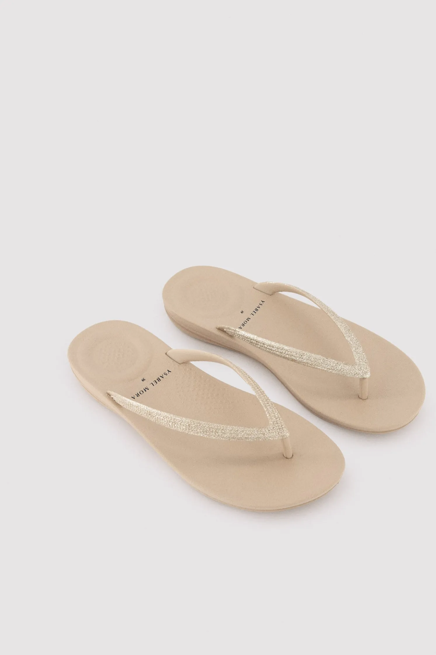 Chanclas tira brillante beige