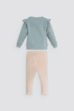 Conjunto bebé sudadera con volantes y pantalón detalle oso texturizado